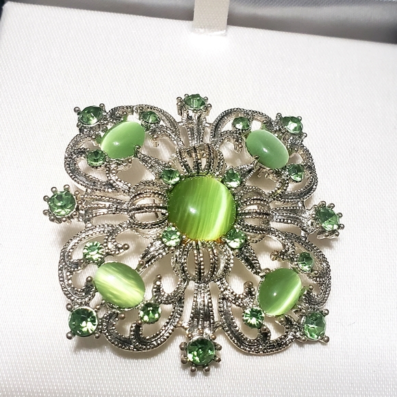 Worthington NIB Victorian Style Green Crystal Pin - Picture 7 of 10